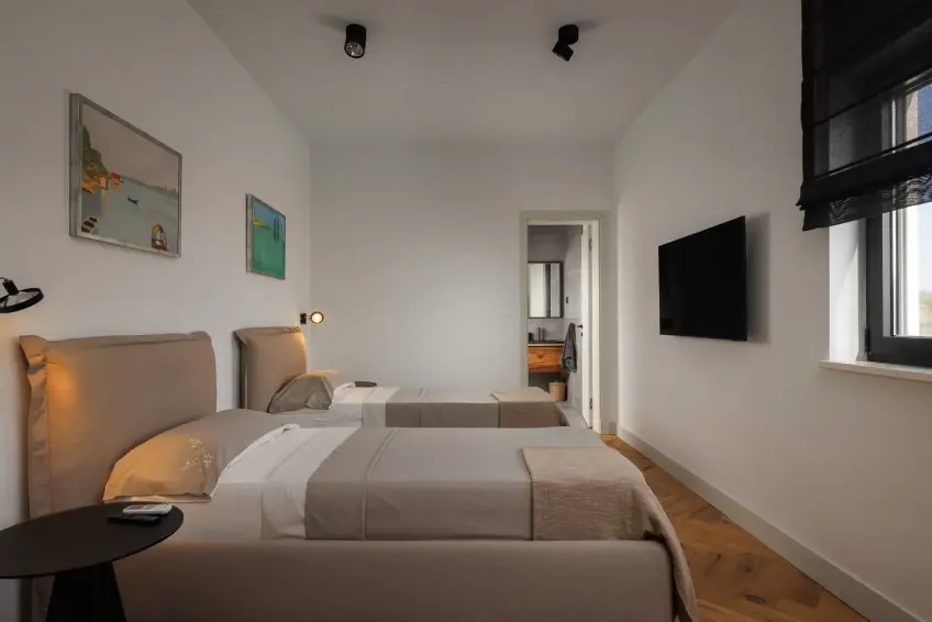 Slaapkamer met werkhoek in Villa BB