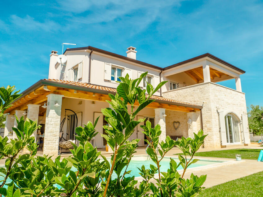 Villa Karla, Tar [2]