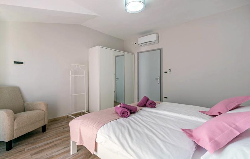 Villa Tramonto, Valle [14]