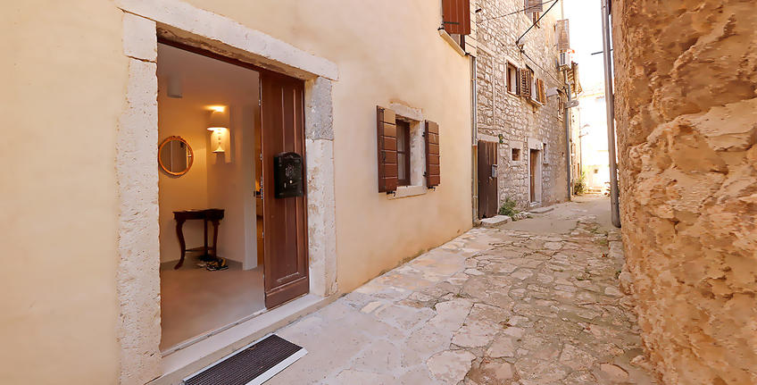 Villa Castel Bale [3]