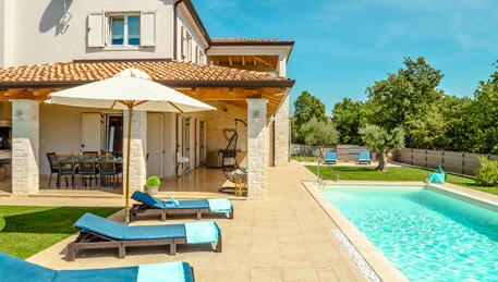 Villa Karla, Tar Villa Karla, Tar