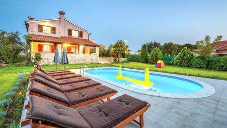 Villa Tramonto, Bale