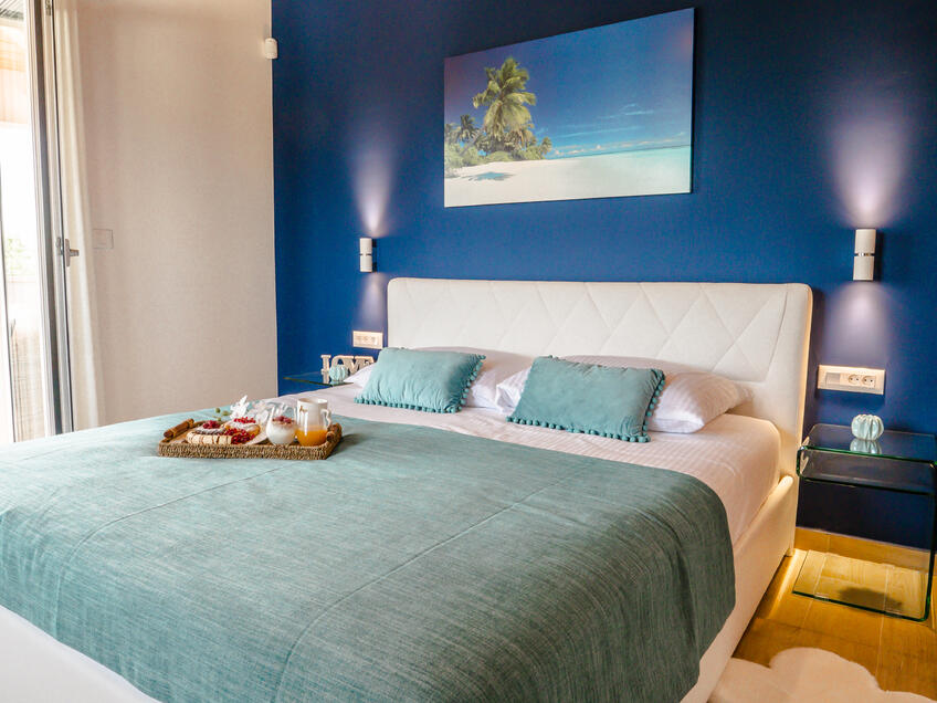 Villa Karla, Tar [6]