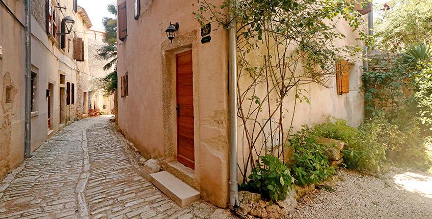 Courtyard Castel Bale - Valle [9]