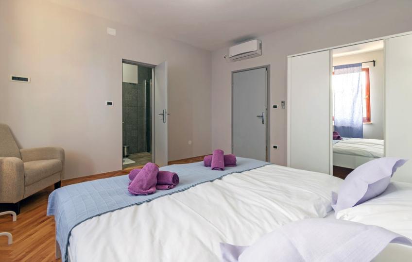 Villa Tramonto, Valle [3]