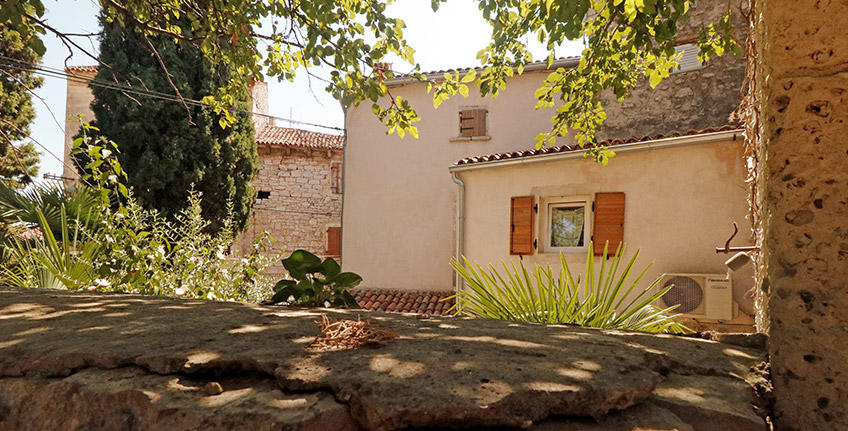 Courtyard Castel Bale - Valle [16]