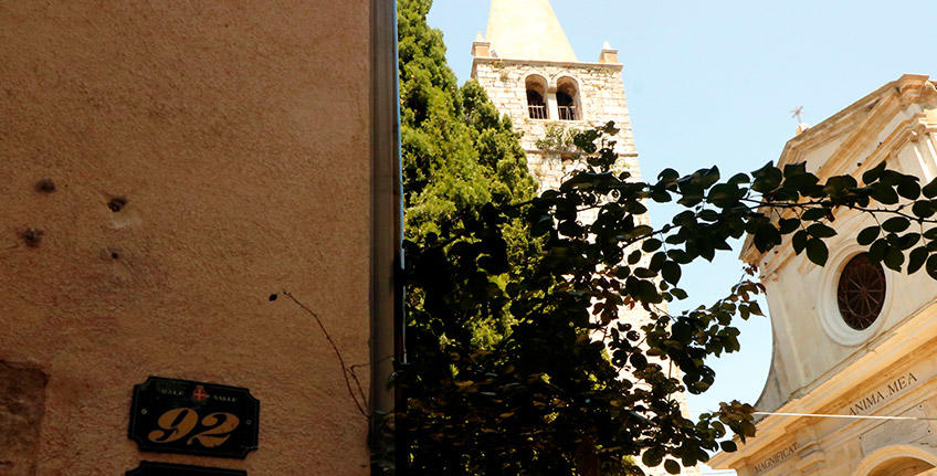 Courtyard Castel Bale - Valle [14]