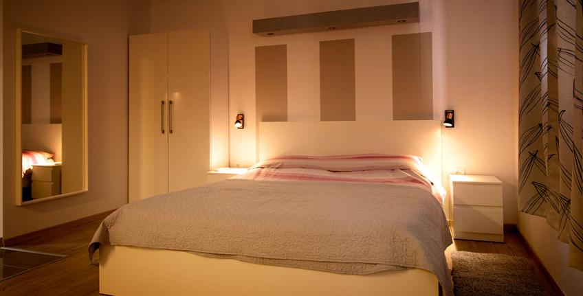 Dado apartmaj [9]
