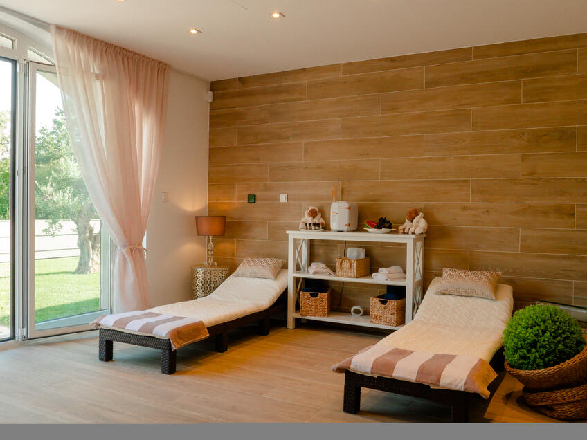 Villa Karla, Tar [9]