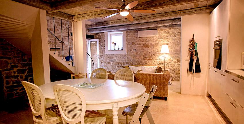 Courtyard Castel Bale - Valle [7]