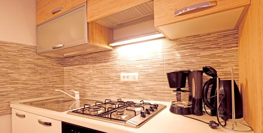 Dado apartmaj [8]