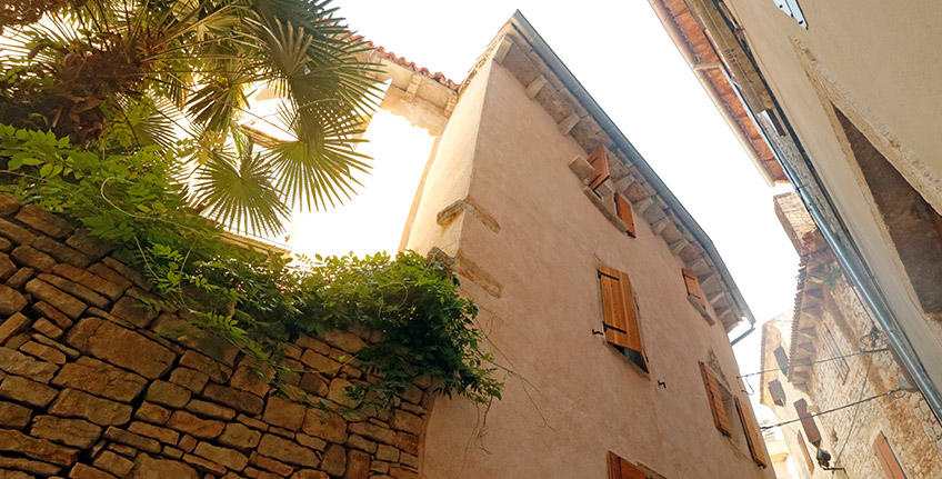 Courtyard Castel Bale - Valle [15]