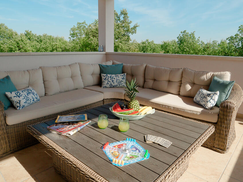 Villa Karla, Tar [7]