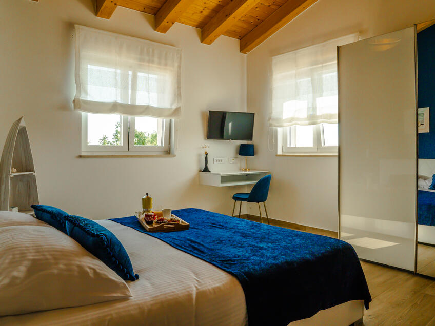 Villa Karla, Tar [3]