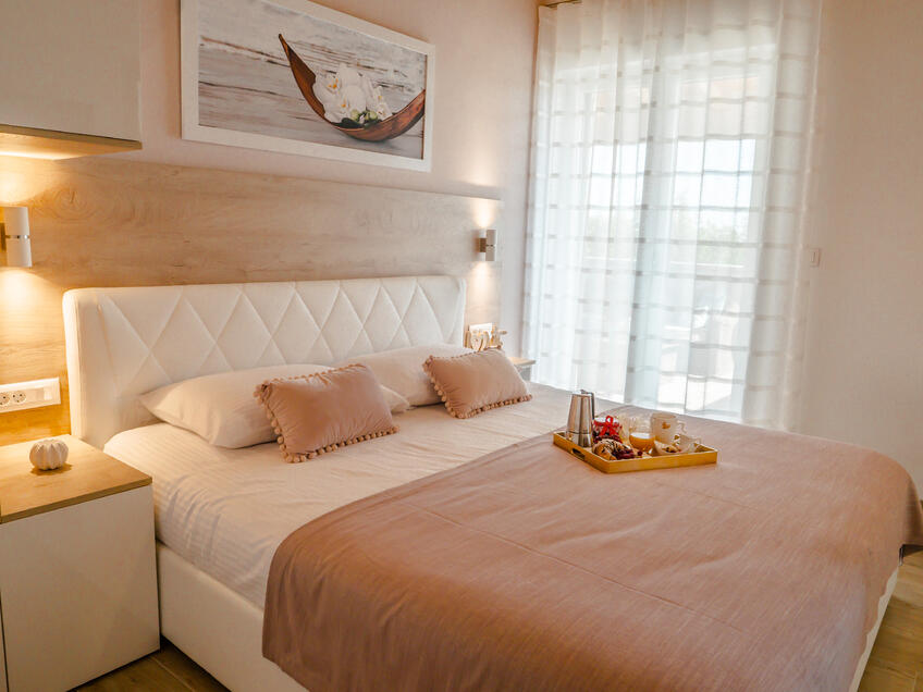 Villa Karla, Tar [5]