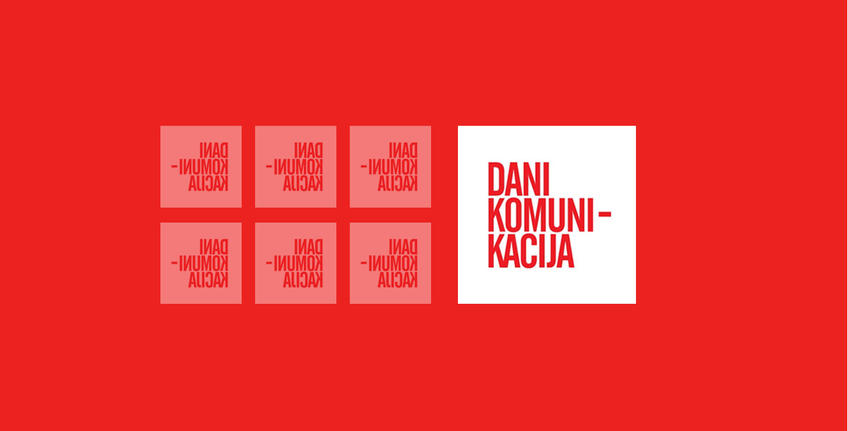 Roboter kommen und gehen zur großen Tür [4]