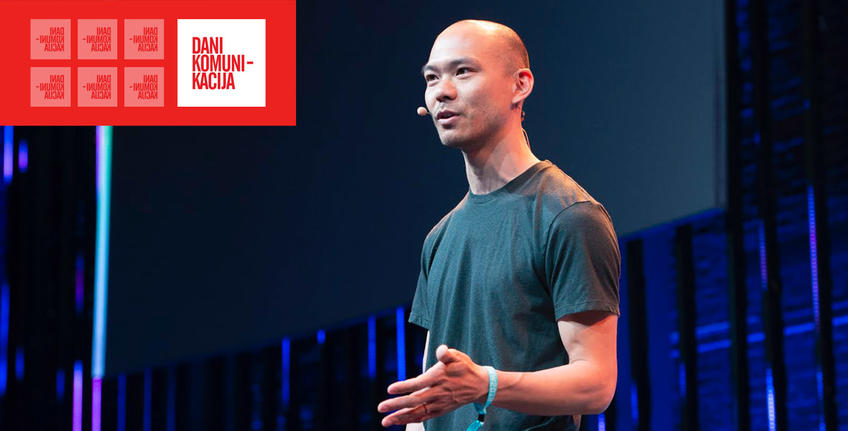 Roboter kommen und gehen zur großen Tür [2]