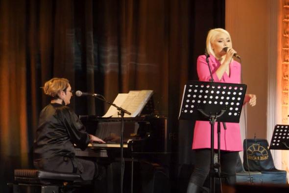 Esecuzioni emotive e improvvisazioni di Vanja Mišić e Sanja Zelić alle Kamene Priče
