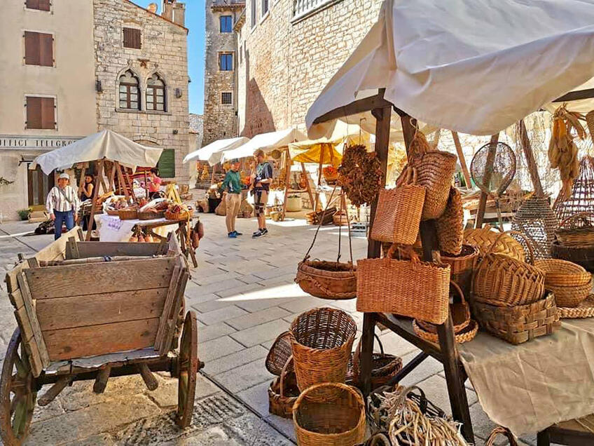 Da li kič, kaos, buka i svjetlosno onečišćenje trebaju biti zaštitni znak hrvatskog turizma? [2]