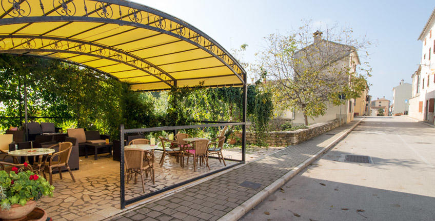 Da Davorka - Caffe bar Bale [3]