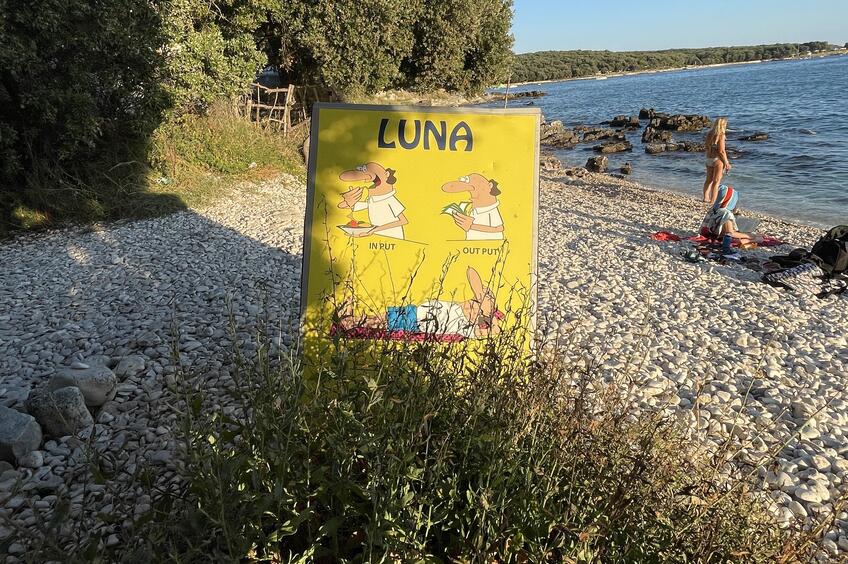 Luna Beach Bar [7]