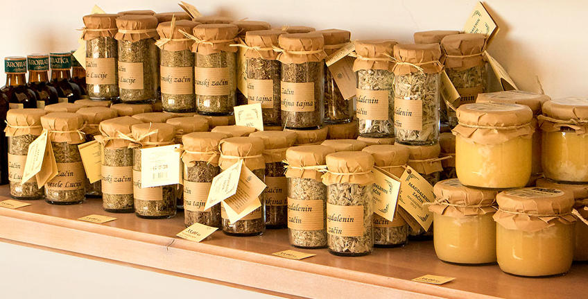 Histria Aromatica [17]