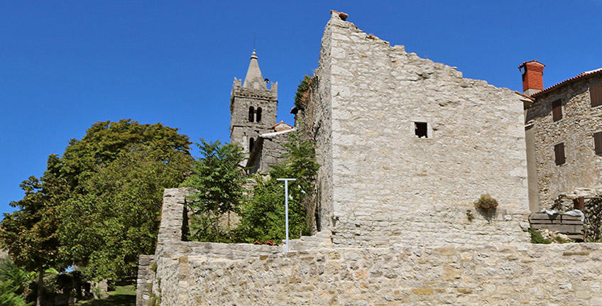 Hum – the smallest town in the world [10]