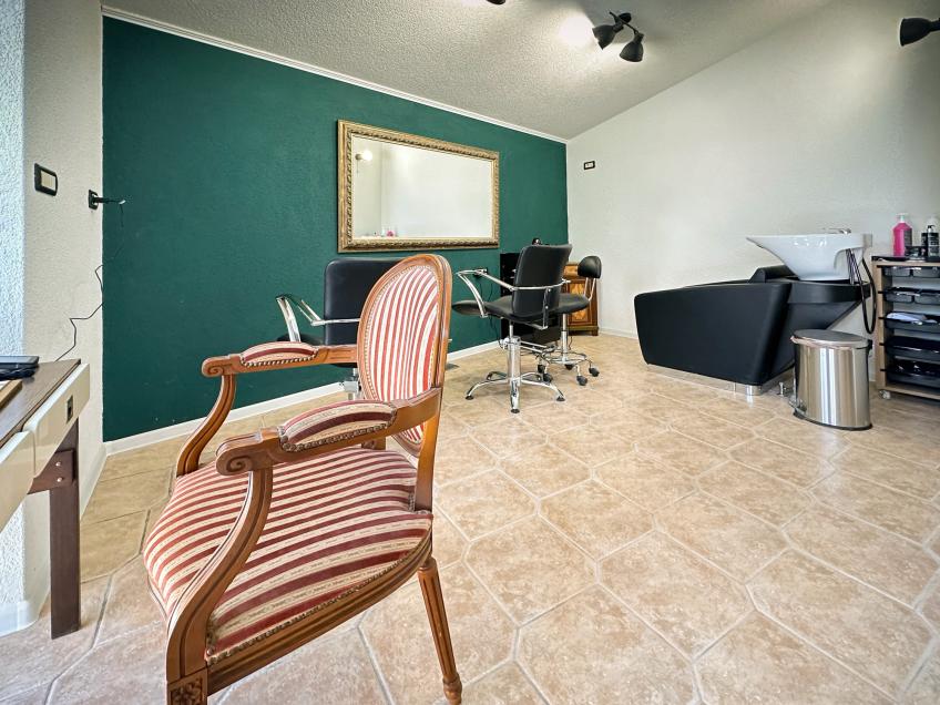 Funky Cut - Kapsalon, Info [2]