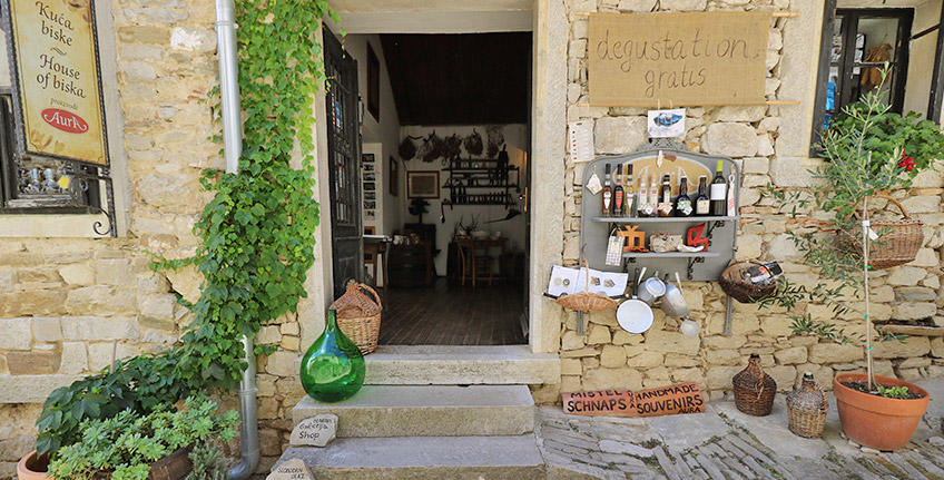 Hum – the smallest town in the world [5]