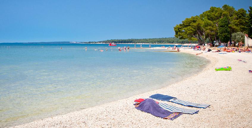 Morje in obala v bližini Bale, Istra, Hrvaška [3]