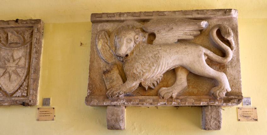 Montona [6]