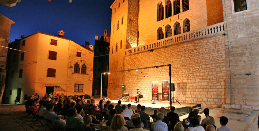 Piazza Tomaso Bembo, Valle