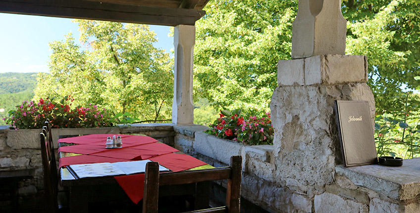 Hum – the smallest town in the world [14]